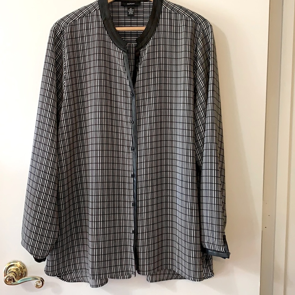 Alfani grid line vegan blouse PLUS Size 18
